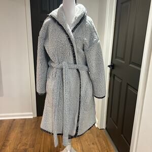 VERA BRADLEY Sz 2X/3X Light Blue Sherpa Belted Pockets Soft Warm Robe Hood